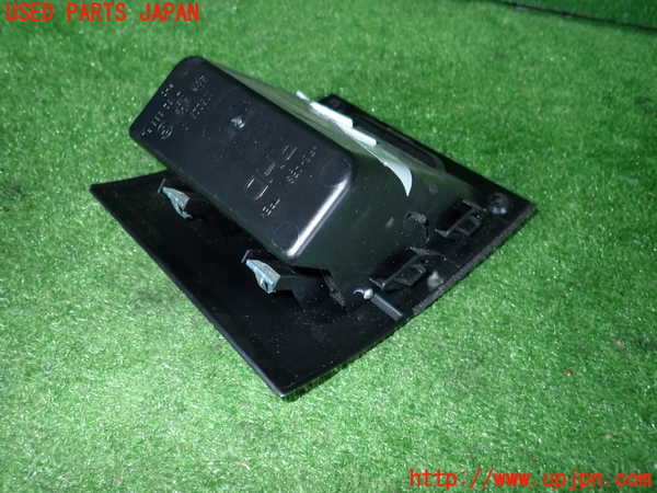 2UPJ-30127841]BMW 325i(VB25)(E90)小物入れ1 中古_m0003.jpg