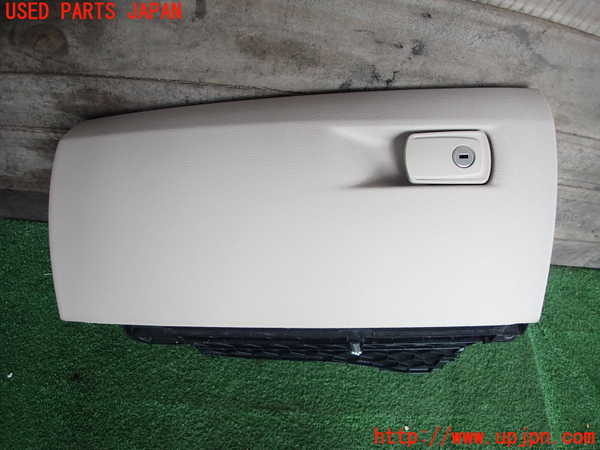 2UPJ-30137516]BMW 328i(3A20)グローブボックス1 中古 F30_m0001.jpg