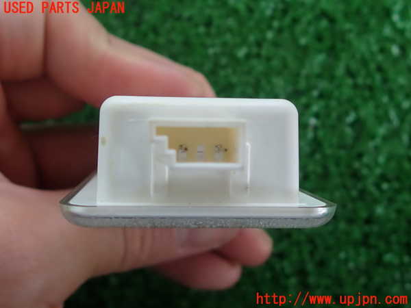 2UPJ-30136413]BMW 328i(3A20)ルームランプ3 (真中 ラゲッジ) 中古 F30_m0003.jpg