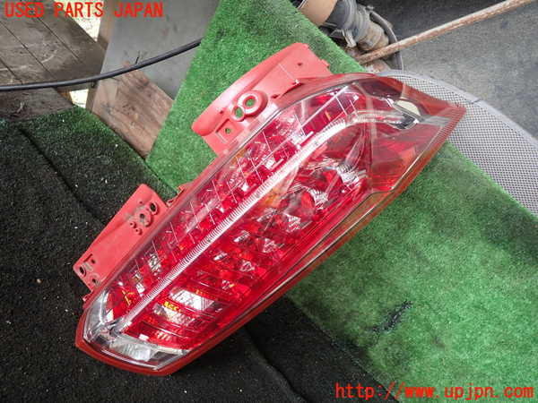 1UPJ-30141530]キャデラック・SRX クロスオーバー(T166C)右テールランプ 中古_m0001.jpg