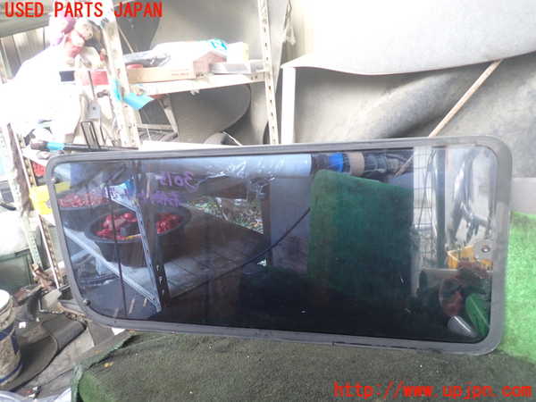 1UPJ-30151370]ハイエースワゴン100系(KZH100G)右サイドセンターガラス 中古_m0002.jpg