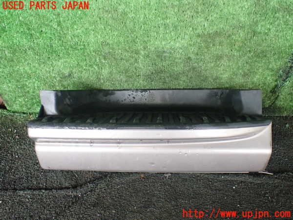 1UPJ-30151390]ハイエースワゴン100系(KZH100G)右サイドステップ 中古_m0001.jpg
