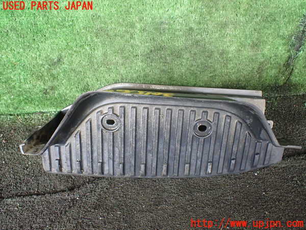 1UPJ-30151390]ハイエースワゴン100系(KZH100G)右サイドステップ 中古_m0002.jpg