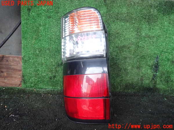 1UPJ-30151536]ハイエースワゴン100系(KZH100G)左テールランプ 中古_m0001.jpg