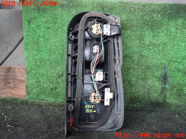 1UPJ-30151536]ハイエースワゴン100系(KZH100G)左テールランプ 中古_m0003.jpg