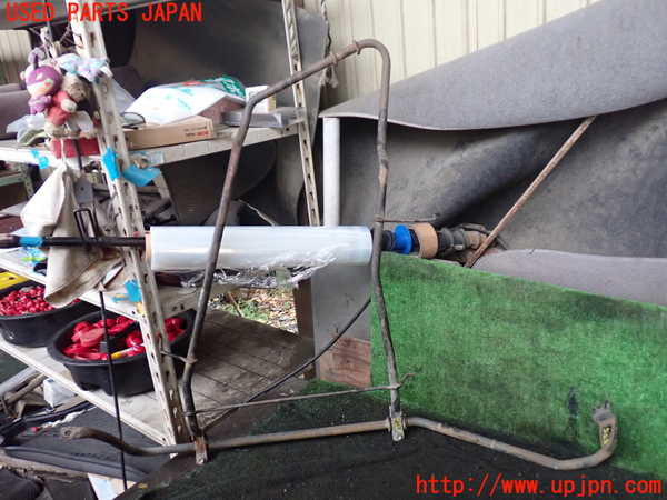 1UPJ-30151700]ハイエースワゴン100系(KZH100G)スペアタイヤキャリア 中古_m0001.jpg