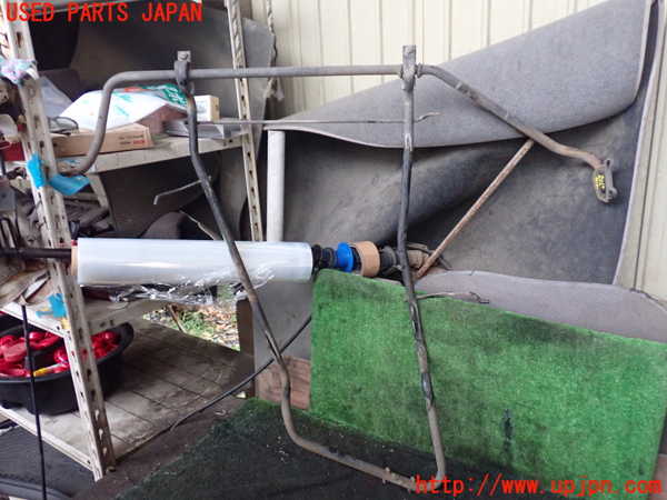 1UPJ-30151700]ハイエースワゴン100系(KZH100G)スペアタイヤキャリア 中古_m0002.jpg