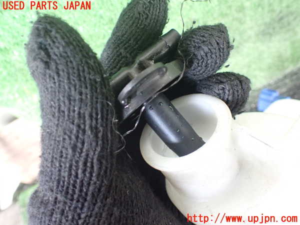 1UPJ-30152410]ハイエースワゴン100系(KZH100G)ラジエータータンク 中古_m0003.jpg