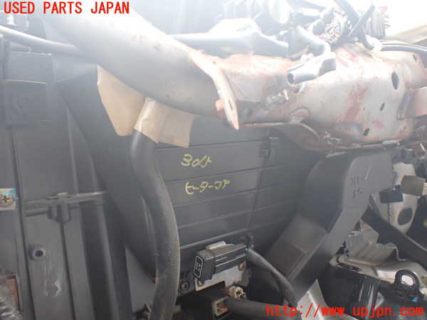 1UPJ-30156100]ハイエースワゴン100系(KZH100G)ヒーターコア 中古_m0001.jpg