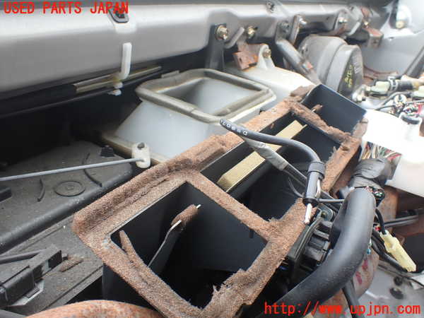 1UPJ-30156100]ハイエースワゴン100系(KZH100G)ヒーターコア 中古_m0002.jpg