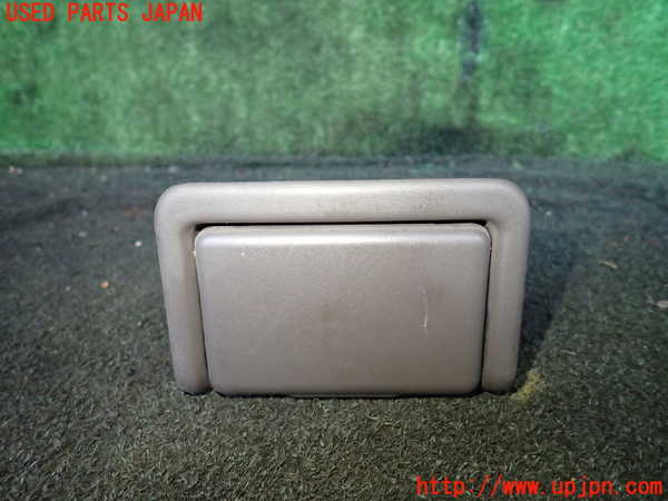 1UPJ-30157821]ハイエースワゴン100系(KZH100G)灰皿1 中古_m0001.jpg