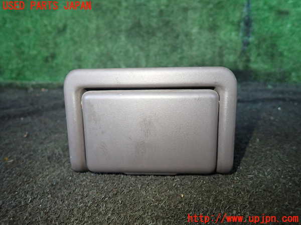 1UPJ-30157823]ハイエースワゴン100系(KZH100G)灰皿3 中古_m0001.jpg