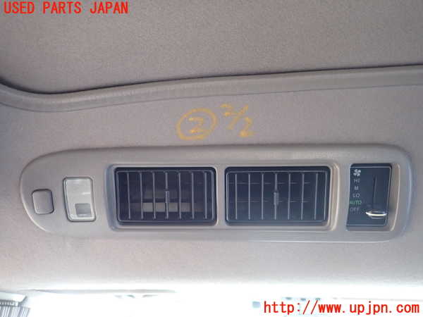 1UPJ-30156412]ハイエースワゴン100系(KZH100G)ルームランプ2 中古_m0002.jpg