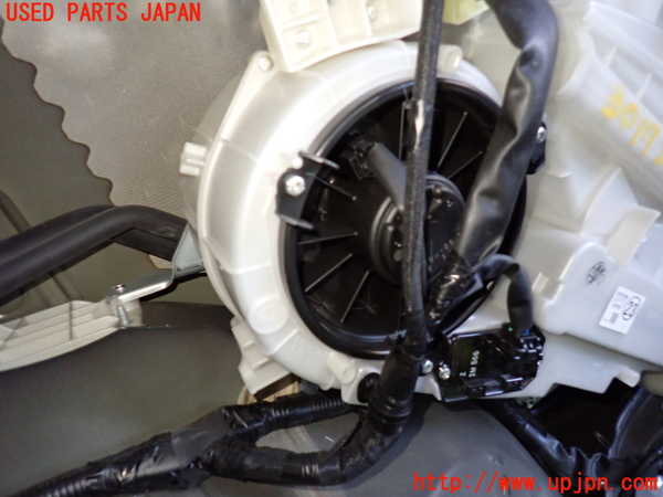 5UPJ-30176082]エスティマ(ACR50W)エバポレーター2 (リヤ) 中古_m0002.jpg