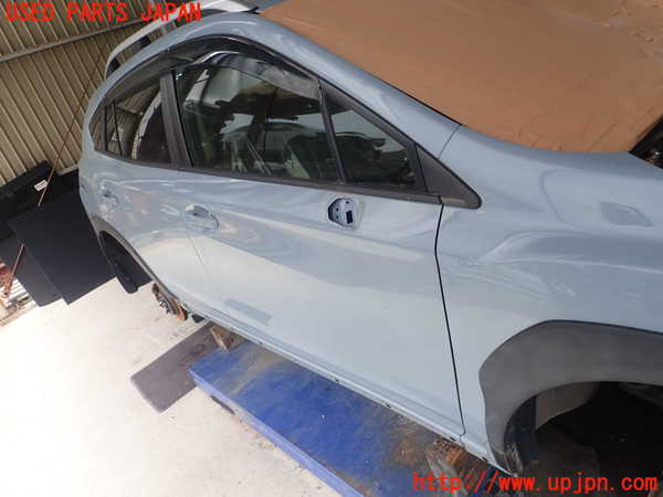 1UPJ-30181230]スバル・XV(GT7)右前ドア CENTRAL M2E4 中古_m0001.jpg