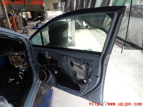 1UPJ-30181230]スバル・XV(GT7)右前ドア CENTRAL M2E4 中古_m0003.jpg