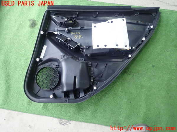 1UPJ-30181324]スバル・XV(GT7)左後ドア内張り 中古_m0003.jpg
