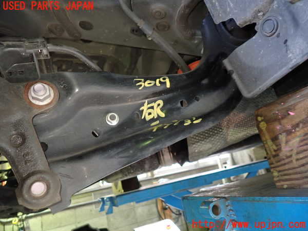 1UPJ-30195325]ハリアー ハイブリッド(AXUH80)右リアテンションロッド 中古_m0001.jpg