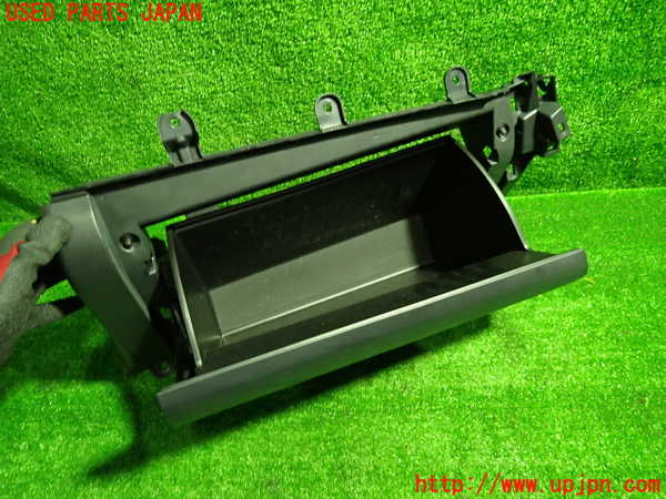 1UPJ-30197516]ハリアー ハイブリッド(AXUH80)グローブボックス1 中古_m0002.jpg