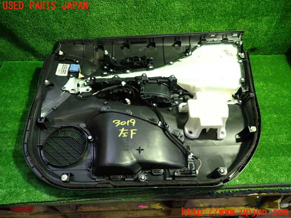 1UPJ-30191264]ハリアー ハイブリッド(AXUH80)左前ドア内張り 中古_m0004.jpg