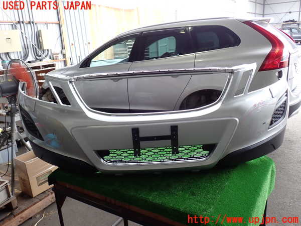 2UPJ-30201010]ボルボ・XC60(DB4204TXC)フロントバンパー 中古_m0001.jpg