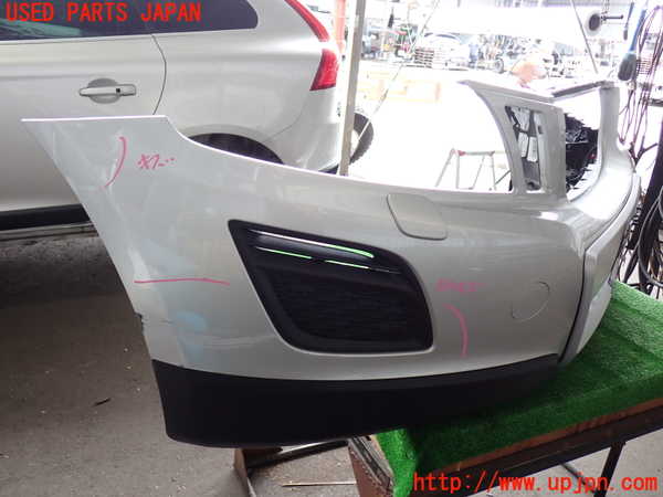 2UPJ-30201010]ボルボ・XC60(DB4204TXC)フロントバンパー 中古_m0002.jpg