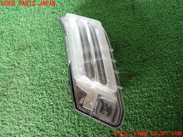 2UPJ-30201150]ボルボ・XC60(DB4204TXC)右コーナーランプ 中古_m0001.jpg