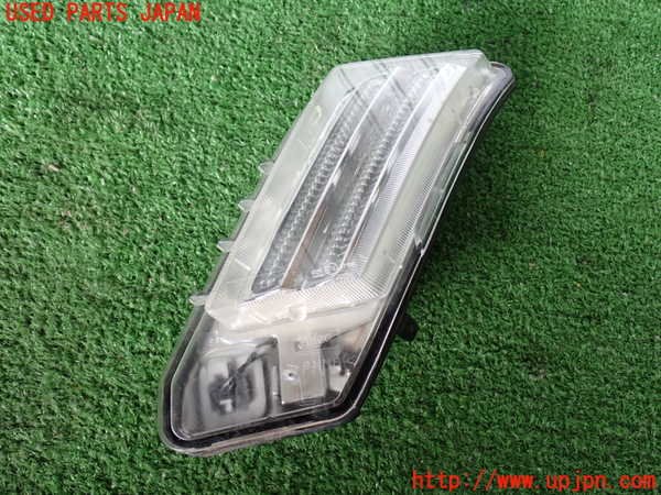 2UPJ-30201152]ボルボ・XC60(DB4204TXC)左コーナーランプ 中古_m0001.jpg