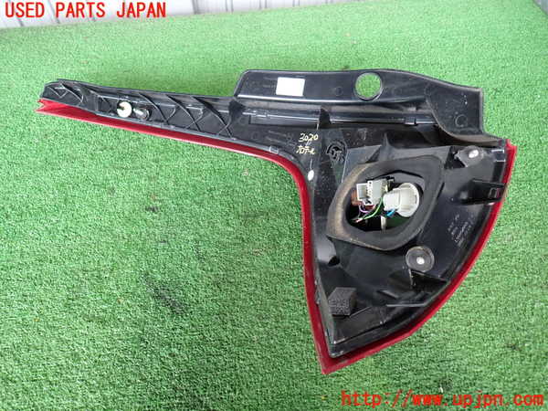 2UPJ-30201530]ボルボ・XC60(DB4204TXC)右テールランプ 中古_m0004.jpg