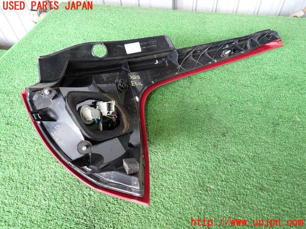 2UPJ-30201536]ボルボ・XC60(DB4204TXC)左テールランプ 中古_m0004.jpg