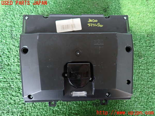 2UPJ-30206066]ボルボ・XC60(DB4204TXC)エアコンスイッチ1 中古_m0002.jpg