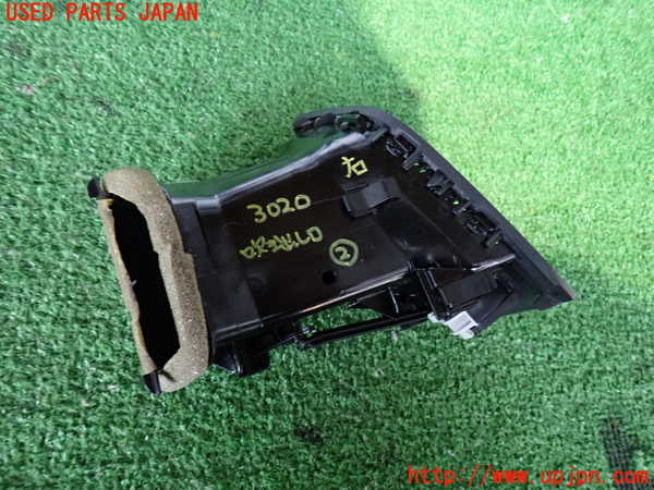 2UPJ-30207527]ボルボ・XC60(DB4204TXC)エアコン吹き出し口2 (右) 中古_m0002.jpg
