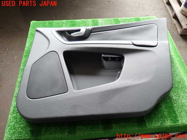 2UPJ-30201234]ボルボ・XC60(DB4204TXC)右前ドア内張り 中古_m0001.jpg