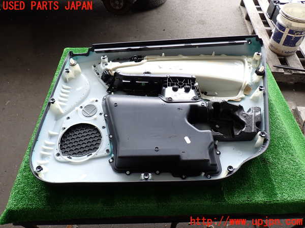 2UPJ-30201264]ボルボ・XC60(DB4204TXC)左前ドア内張り 中古_m0004.jpg