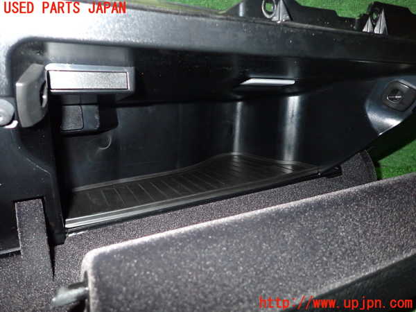 1UPJ-30217516]BMW 118i F20(1R15)グローブボックス1 中古_m0004.jpg