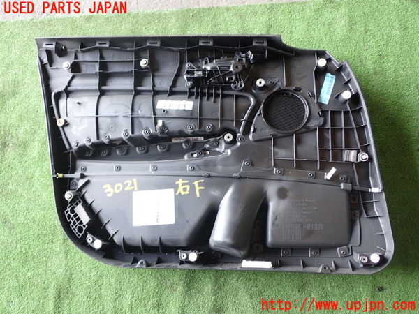 1UPJ-30211234]BMW 118i F20(1R15)右前ドア内張り 中古_m0004.jpg