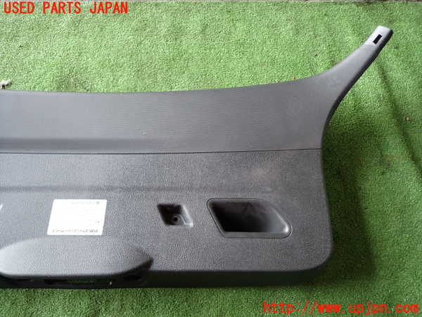 1UPJ-30211578]BMW 118i F20(1R15)バックドア内張り 中古_m0002.jpg