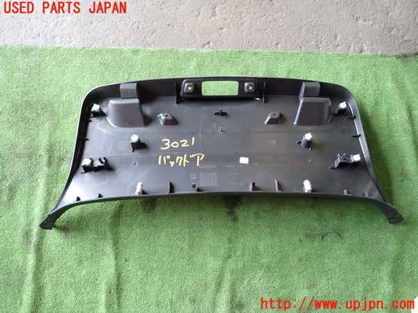 1UPJ-30211578]BMW 118i F20(1R15)バックドア内張り 中古_m0005.jpg