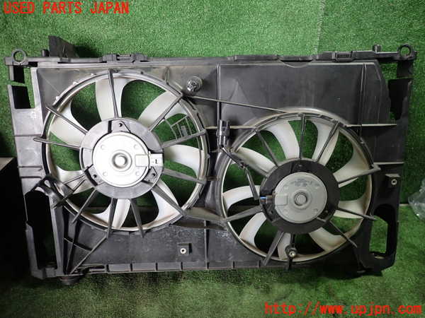 5UPJ-30236836]エスティマ(ACR50W)電動ファン1 中古_m0001.jpg
