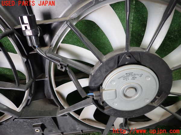 5UPJ-30236836]エスティマ(ACR50W)電動ファン1 中古_m0002.jpg