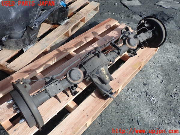 1UPJ-30244400]ジムニー シエラ(JB32W)リアデフホーシング 中古_m0002.jpg