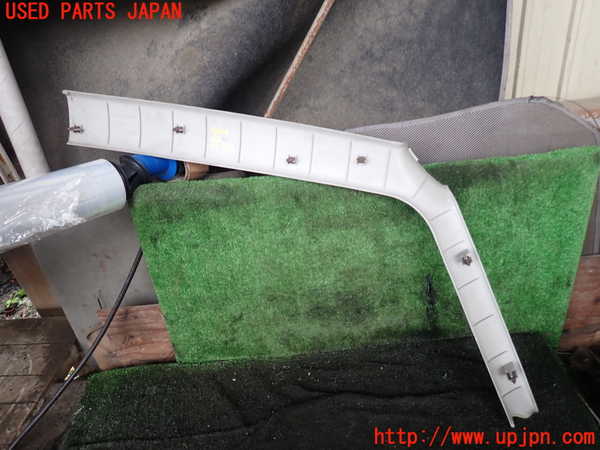 1UPJ-30247655]ジムニー シエラ(JB32W)右フロントピラートリム 中古_m0002.jpg