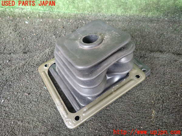 1UPJ-30247575]ジムニー シエラ(JB32W)シフトブーツ(トランスファ用) 中古_m0002.jpg