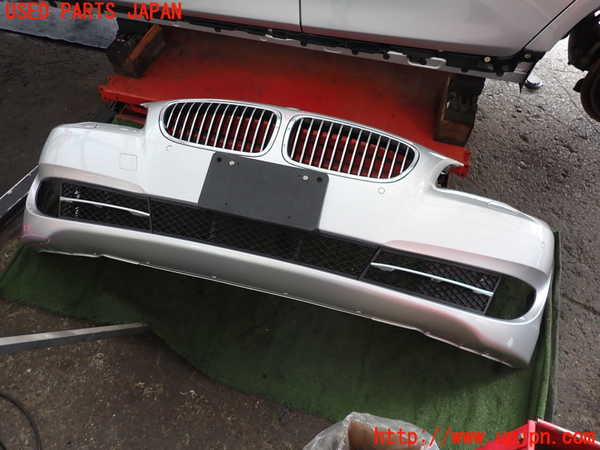 2UPJ-30251010]BMW 523i ツーリング(XL20)(F11)フロントバンパー 中古_m0001.jpg