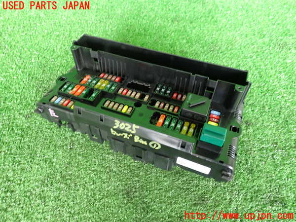2UPJ-30256741]BMW 523i ツーリング(XL20)(F11)ヒューズボックス1 中古_m0001.jpg