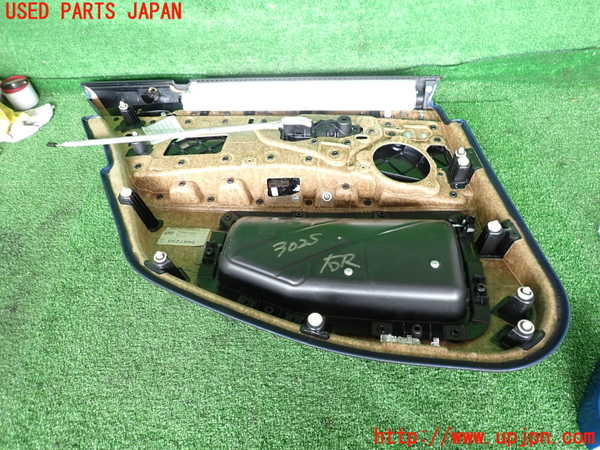 2UPJ-30251294]BMW 523i ツーリング(XL20)(F11)右後ドア内張り 中古_m0003.jpg