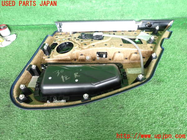 2UPJ-30251324]BMW 523i ツーリング(XL20)(F11)左後ドア内張り 中古_m0003.jpg