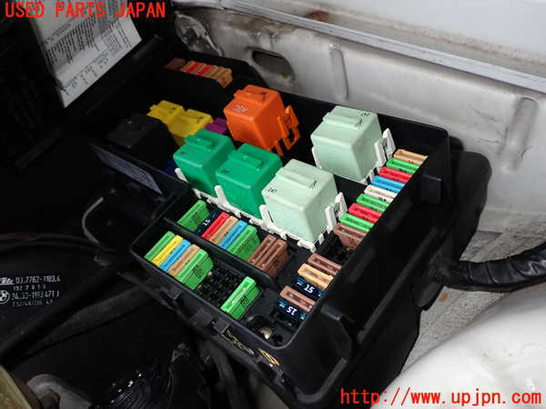 2UPJ-30266741]BMW 318is クーペ(BE19)(E36)ヒューズボックス1 中古_m0002.jpg