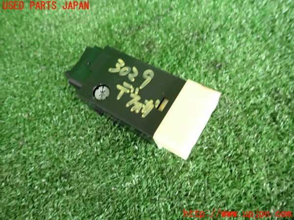 2UPJ-30296300]PTクルーザー(PT2K20)デフォッガースイッチ 中古_m0002.jpg
