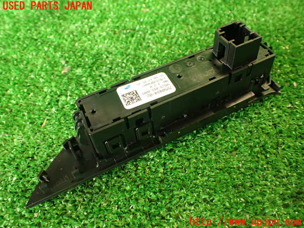2UPJ-30306308]BMW M4 クーペ(3C30)(F82)スイッチ3 (DSC OFF、ソナー他) 中古_m0003.jpg
